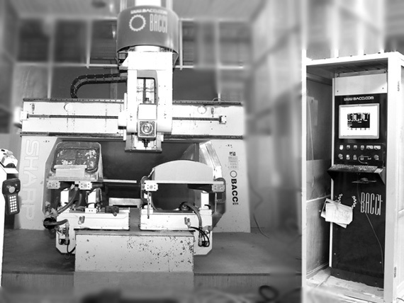 六軸聯動數控加工中心